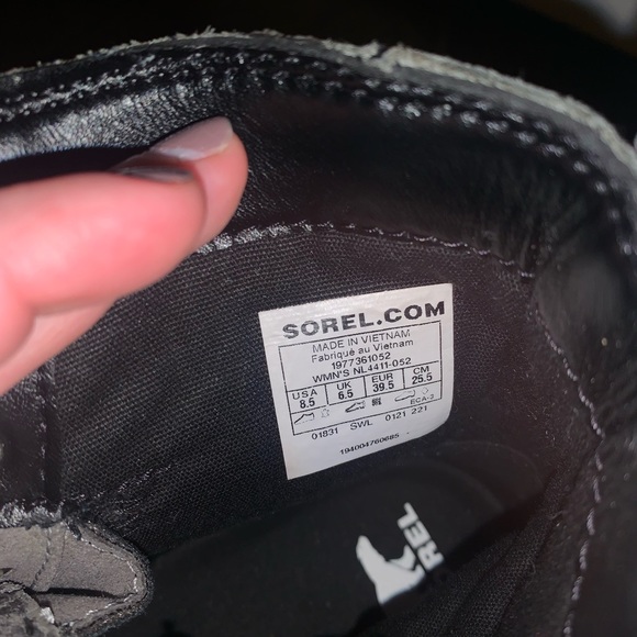 Sorel womens combat boots size 8.5. Grey leather brand new, never worn. - Picture 3 of 3